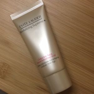 Estée Lauder revitalizing supreme Facial